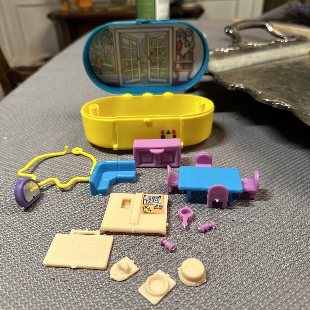 VTG 1993 Caboodles Toy Biz Mini Playset Compact Case w/ Partial Accessories Rare